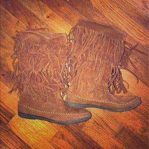 Rampage tassel moccasin boots